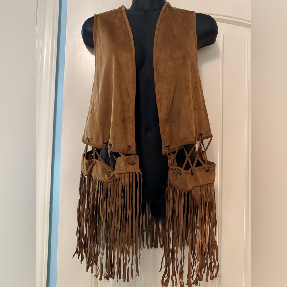 Taylor & Sage Tan Apparel vest. Size large.